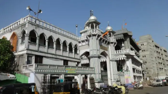 Allahabad HC raises questions on the case of the demolition of the Gareeb Nawaz Masjid Allahabad HC raises questions on the case of the demolition of the Gareeb Nawaz Masjid